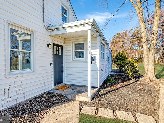 3rd image of 3201 Blundell Cir