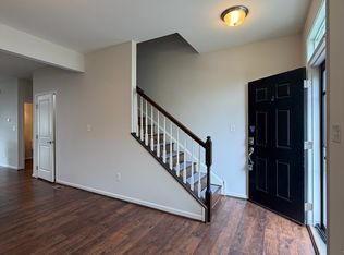 122 E General Grey Ct, Newark, DE 19702