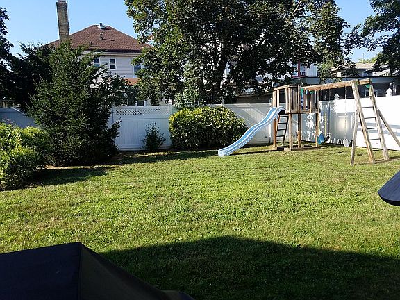 3rd image of 806 Frisco Ave