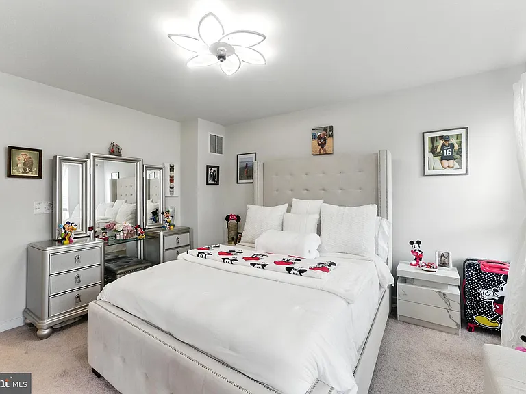 406 Honeyberry Ln — Photo 19