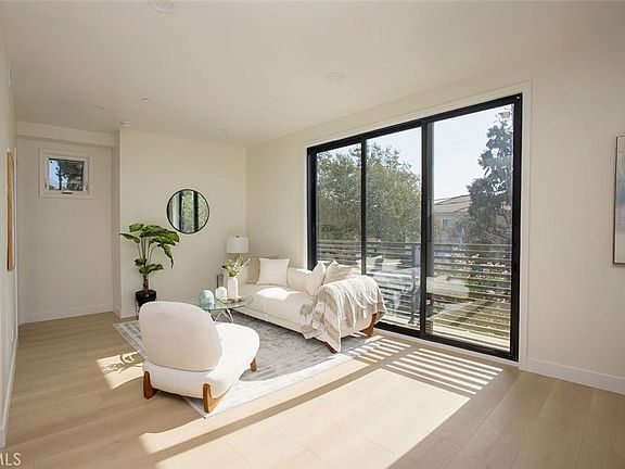 3rd image of 1025 La Cadena Ave #B