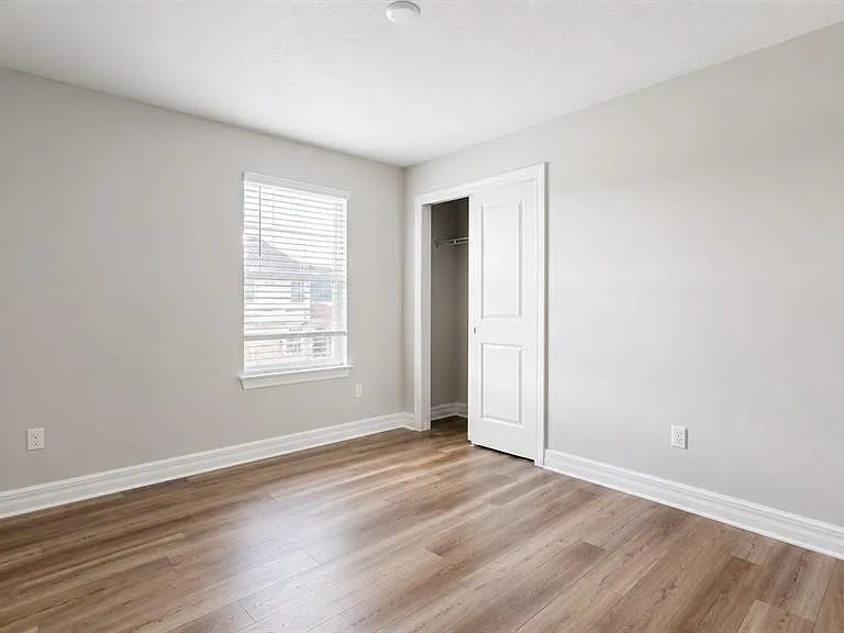 16628 Silver Brook Way — Photo 26