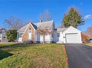 7 Lakeside Dr, Dudley, MA 01571
