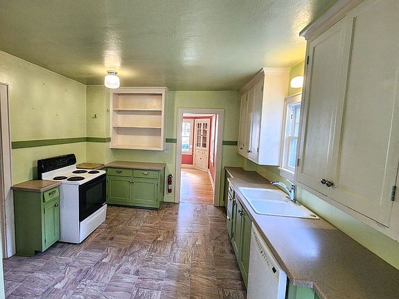 2nd image of 1125 5th St NE
