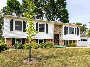 2245 Suzanne Dr, Dubuque, IA 52002