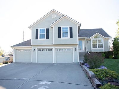 12411 Live Oak Cir, Peculiar, MO, 64078