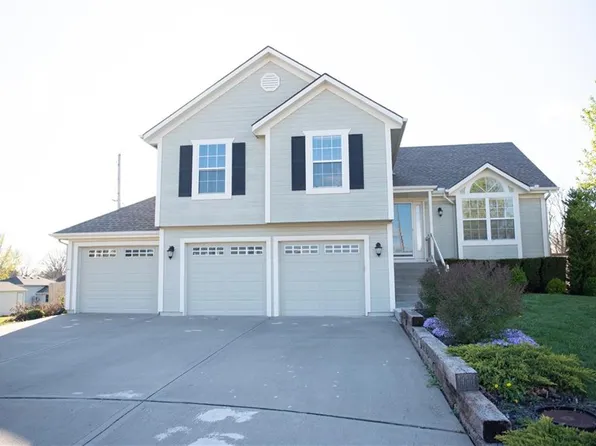 12411 Live Oak Cir, Peculiar, MO 64078