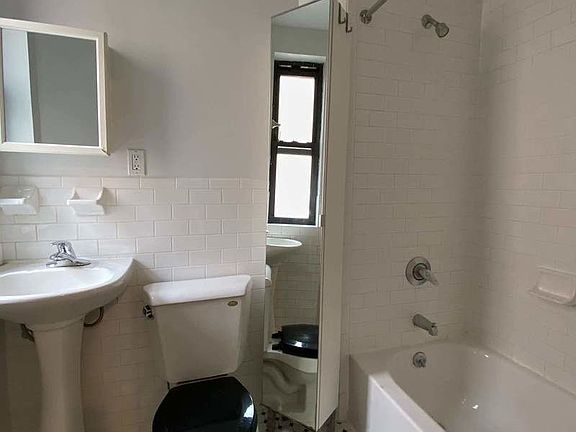 4th image of 413 E 70th St #21A