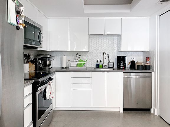 4th image of 1342 W Emerald Ave Unit 406