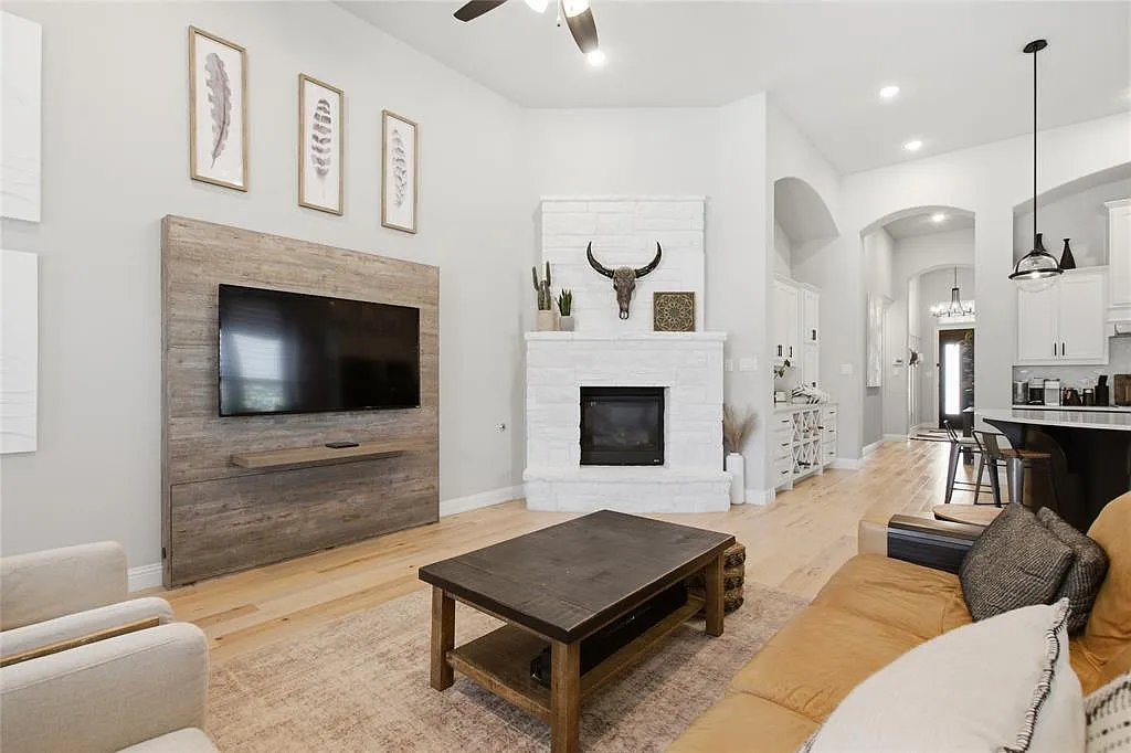 3 bed, 2.5 bath, 2275 sqft, $3,950 — Photo 4