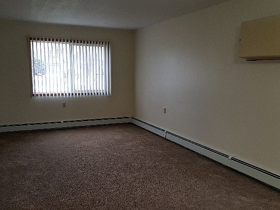 5th image of 916 Larson Dr #B8