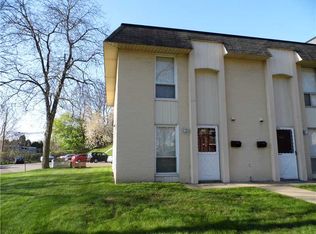 336 College Park Dr, Coraopolis, PA 15108