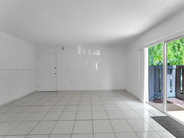 10832 N Kendall Dr #U1 — Photo 6