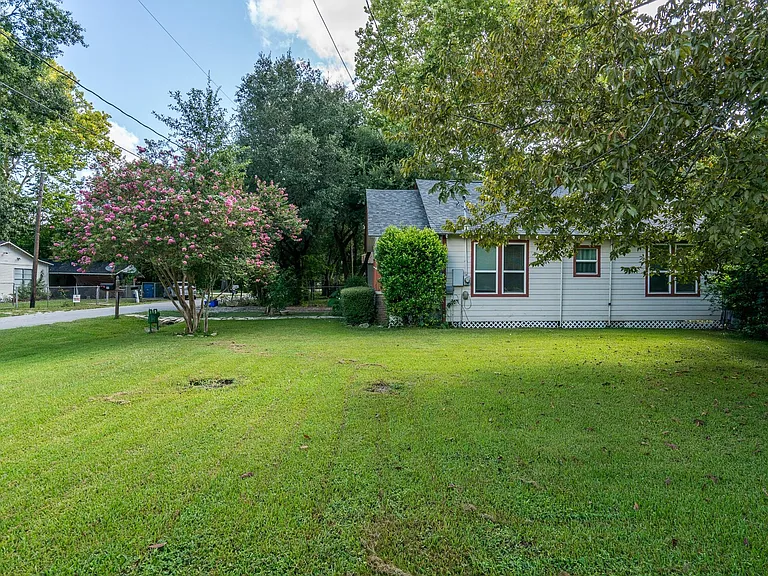 111 McPhail St — Photo 27