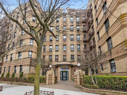 1150 Brighton Beach Avenue #1E in Brighton Beach, Brooklyn | StreetEasy