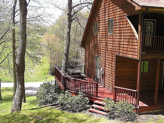 3rd image of 655 Pond Mountain Ln
