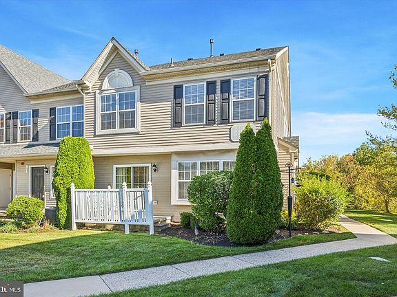 3rd image of 1004 Cherry Wood Ct
