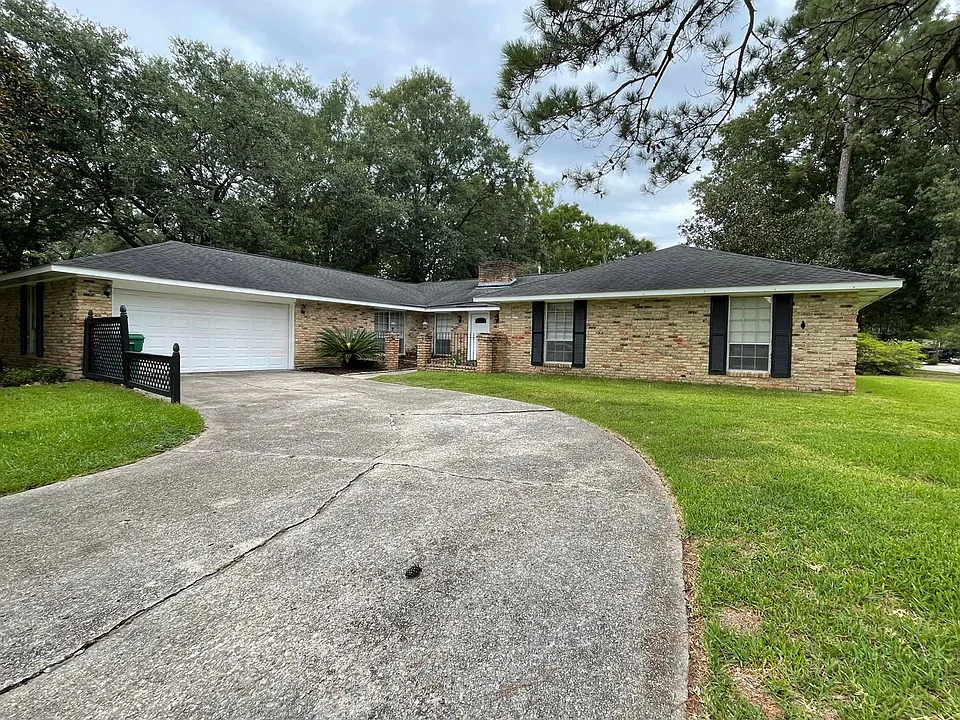 334 Country Club Blvd