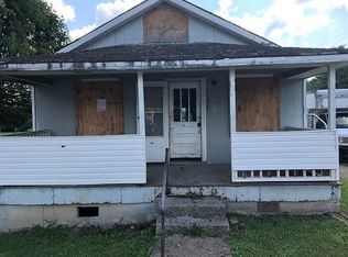 202 6th St, Rainelle, WV 25962