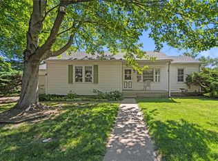 4011 Valley View Rd, Leavenworth, KS 66048