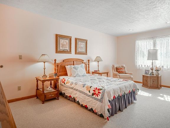 2nd image of 1015 E Creekview Dr