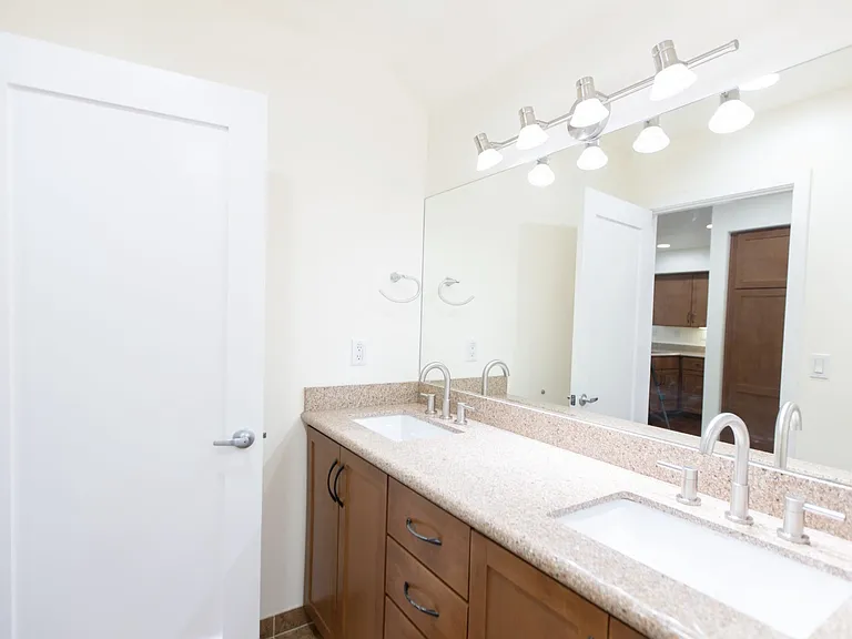 1300 W 5th St #1009 — Photo 7