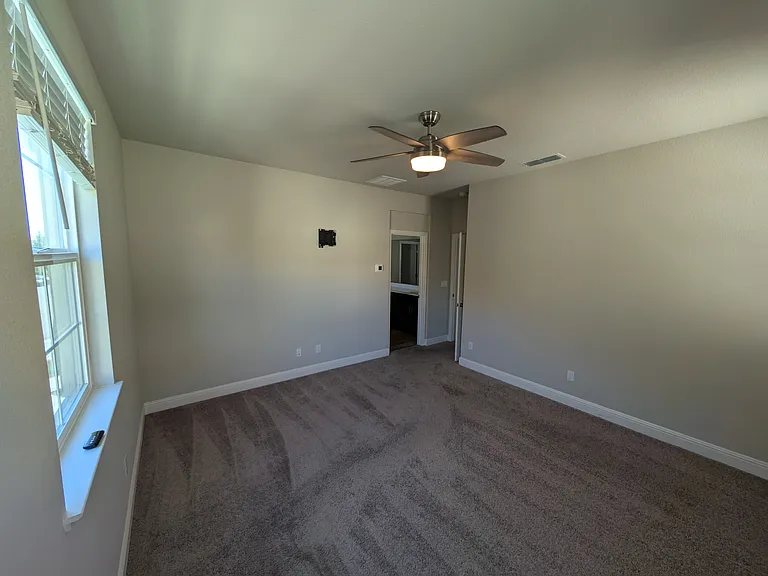 953 Posey St — Photo 9