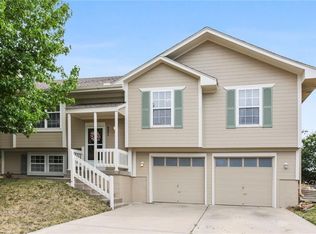 521 S Huntsman Blvd, Raymore, MO 64083