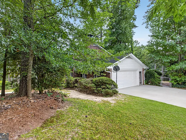 4854 Springfield Dr — Photo 3