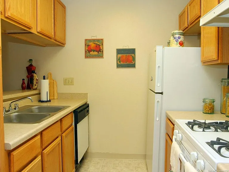 Westridge Apartments — Photo 7