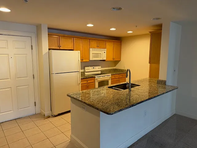 1214 Emerald Ct #1214 — Photo 3