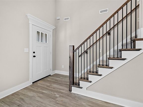 3rd image of 33 Granshire Dr