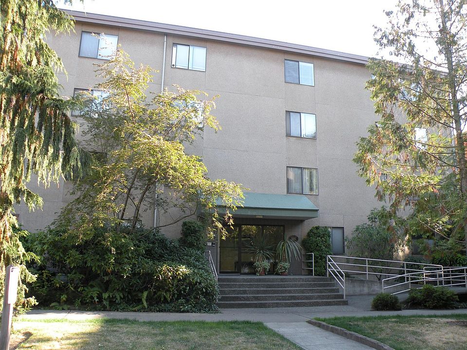 Kinnear Plaza: Quiet, well maintained 17-unit bldg