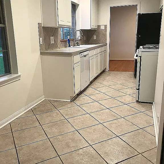 946 Stonecrest Dr — Photo 6