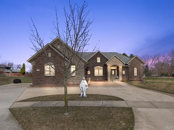 4411 Forster Ln, Shelby Township, MI 48316