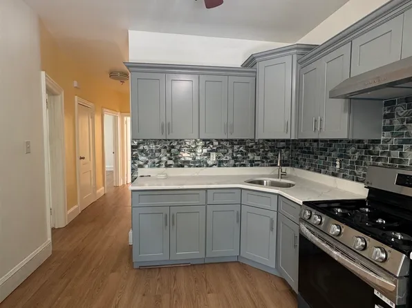 388 Fulton Avenue image 1 of 4