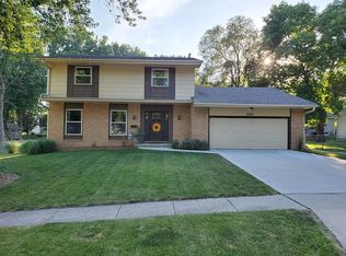 3220 Vine St, West Des Moines, IA 50265