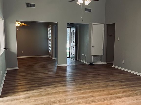 3rd image of 1505 Briar Dr