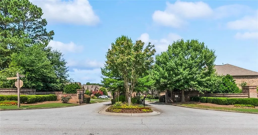 5 bed, 3.0 bath, 3289 sqft, $2,495 — Photo 4