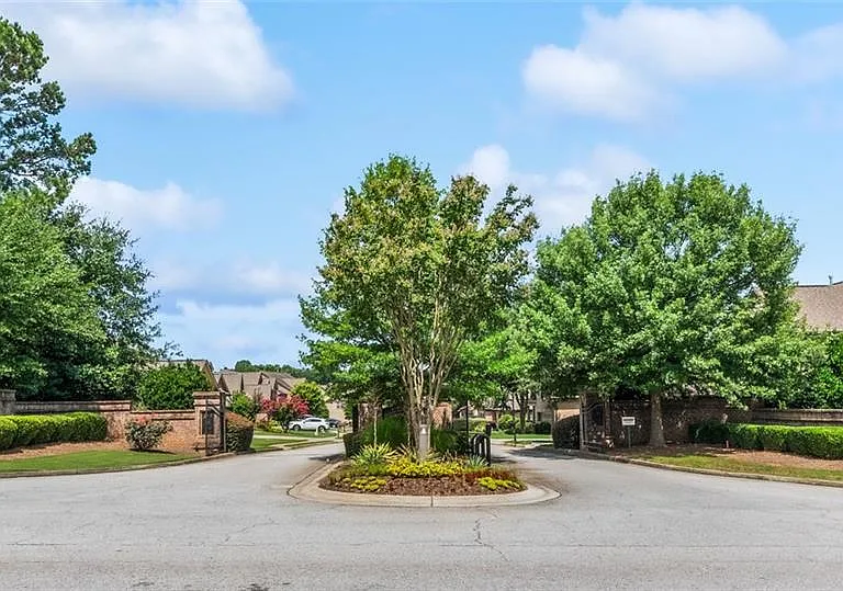 419 Live Oak Pass — Photo 4