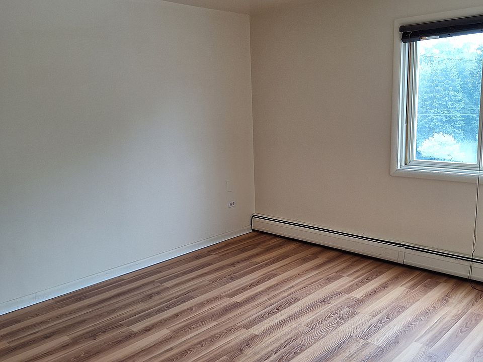 1st image of 1 Huntington Dr #3