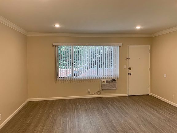 5th image of 361 S Oakland Ave APT 7