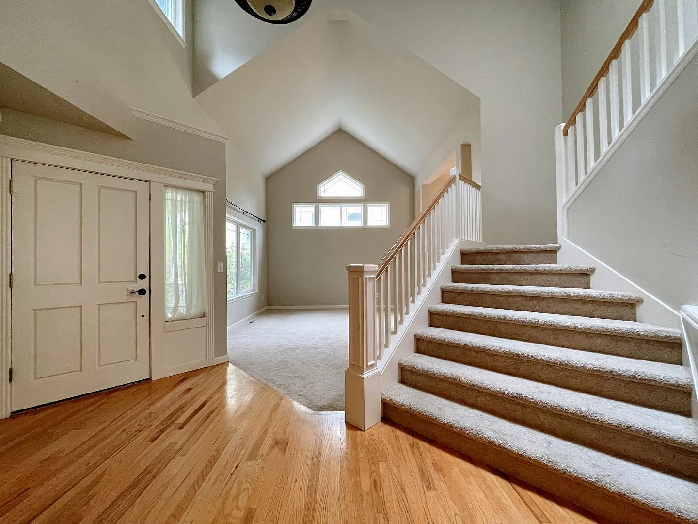 3 bed, 2.5 bath, 2930 sqft, $4,900 — Photo 3