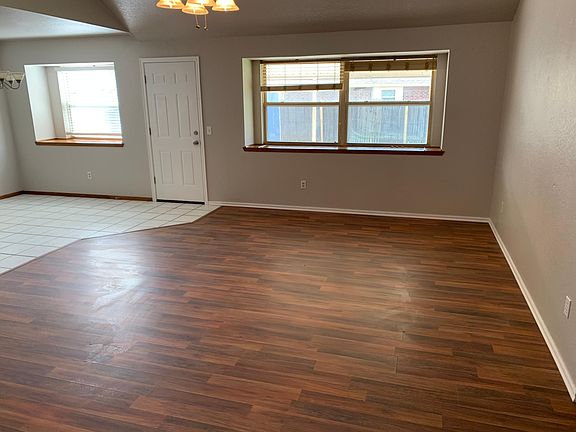 3rd image of 901 Sennybridge Ct