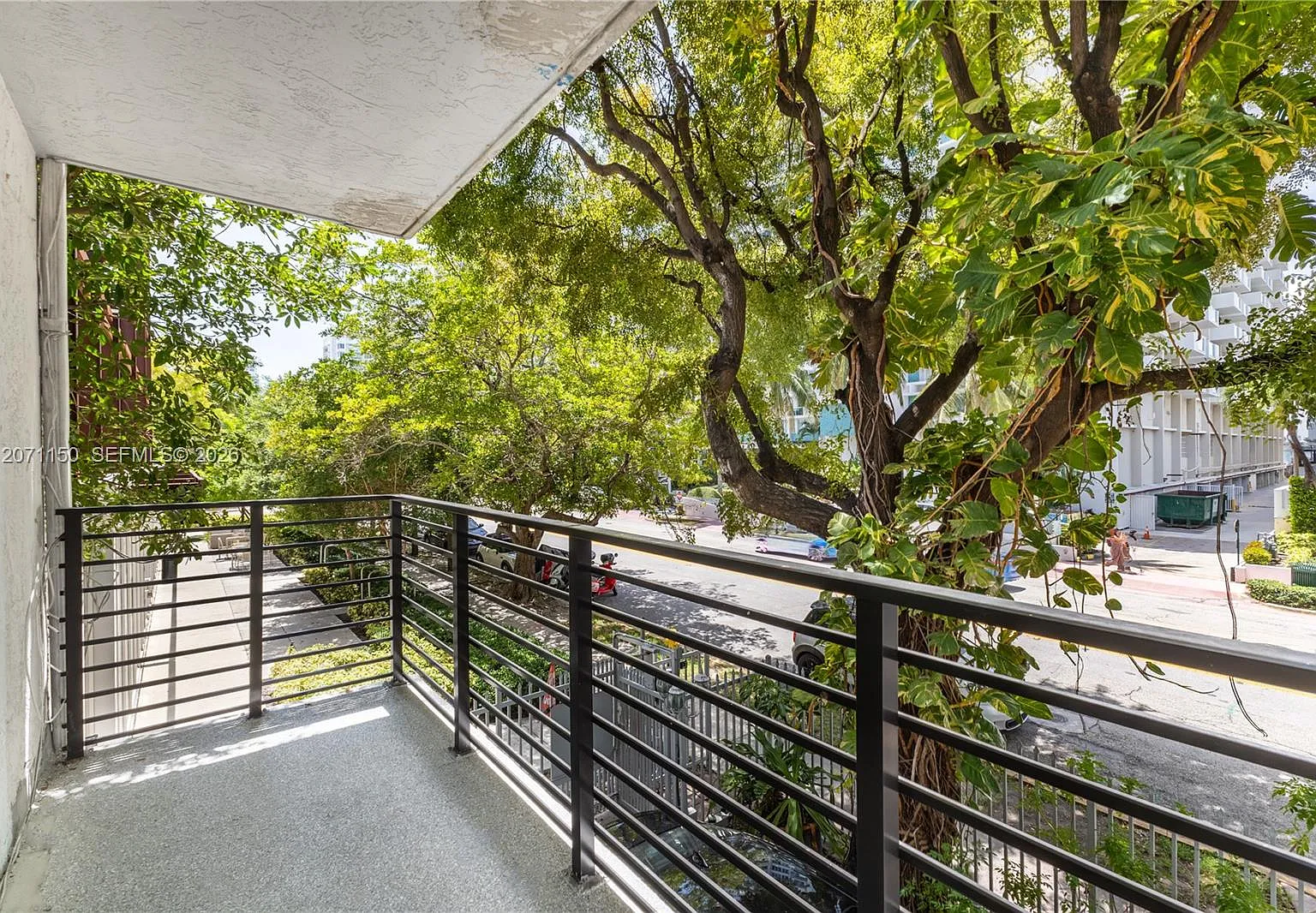 Royal West Condo — Photo 1