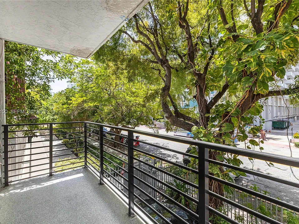 1225 West Ave #201
