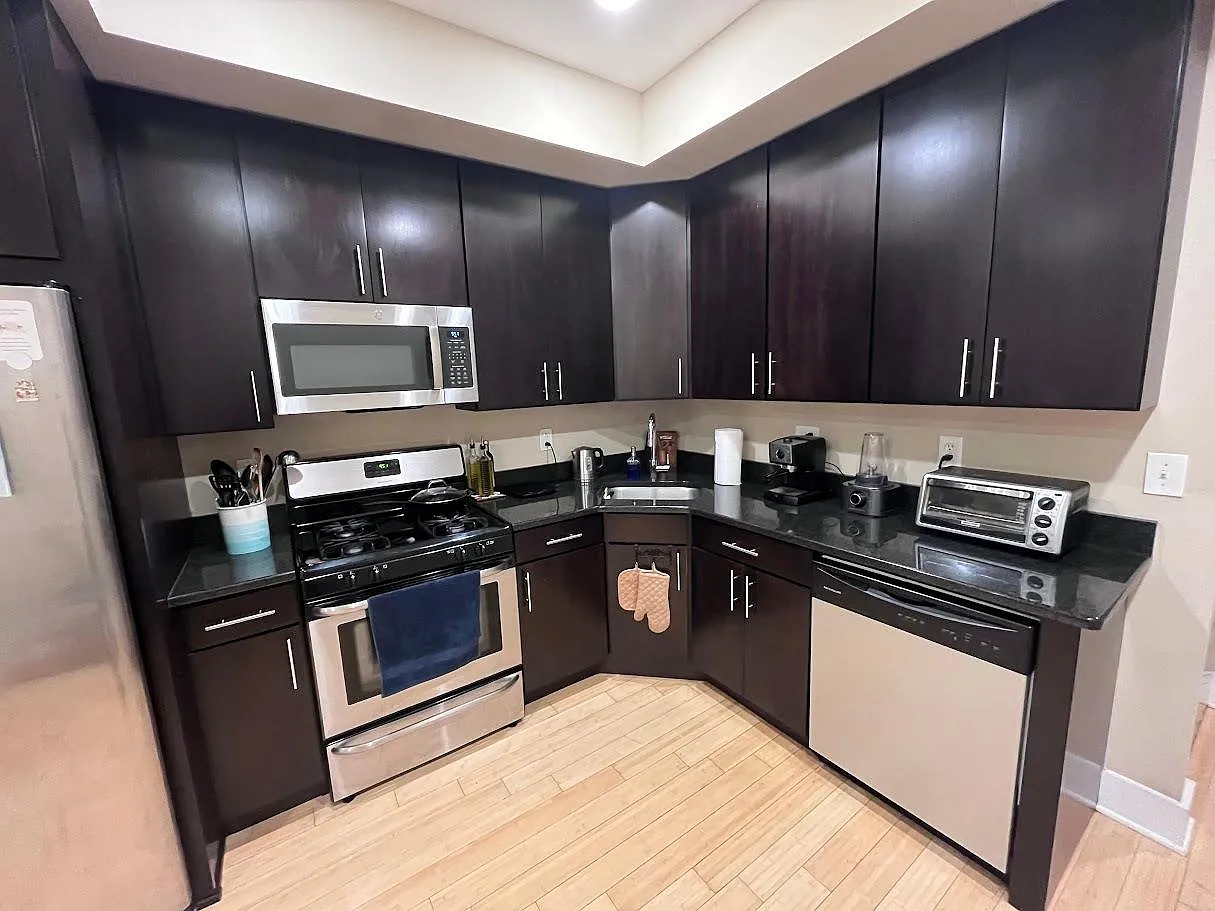 3 bed, 2000 sqft, $2,395 — Photo 2