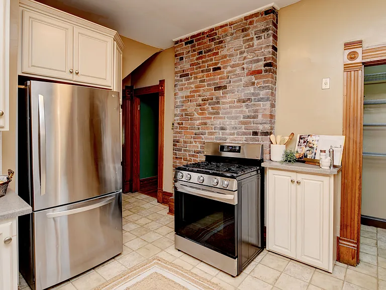 355 King Ave — Photo 9