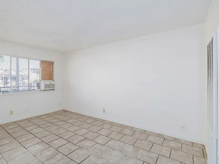 Plaza Estates — Photo 11
