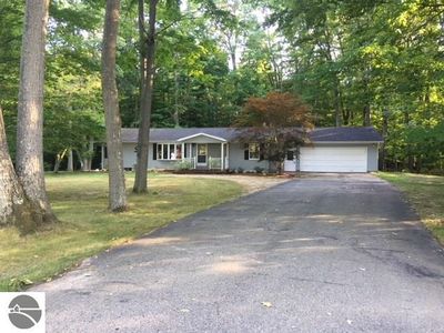 8041 W Ridgeview Dr, Lake City, MI, 49651